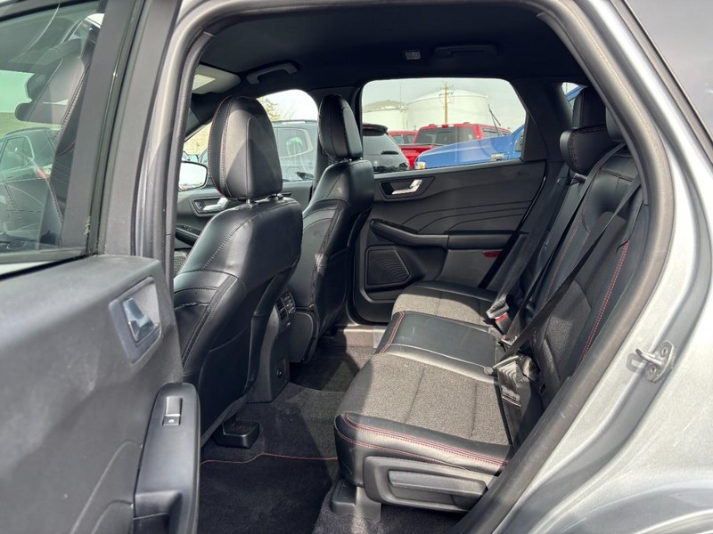 Ford Escape Vehicle Full-screen Gallery Image 12