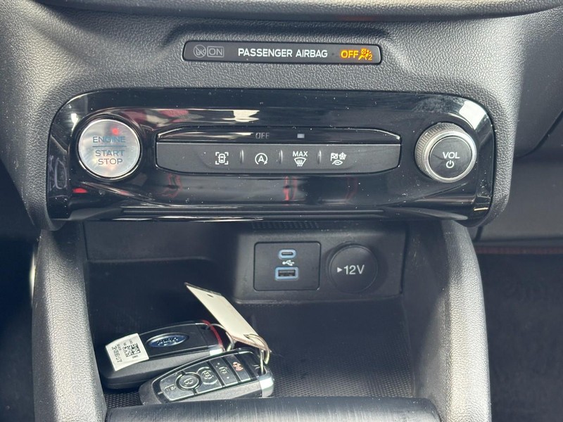 Ford Escape Vehicle Full-screen Gallery Image 24