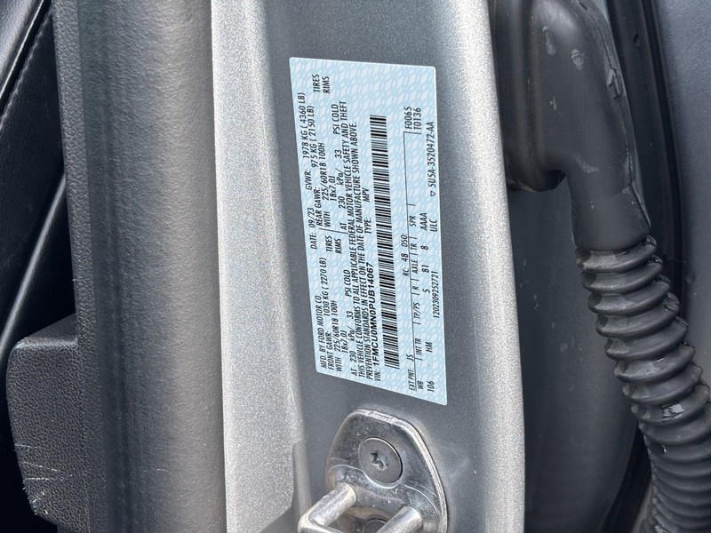 Ford Escape Vehicle Full-screen Gallery Image 25