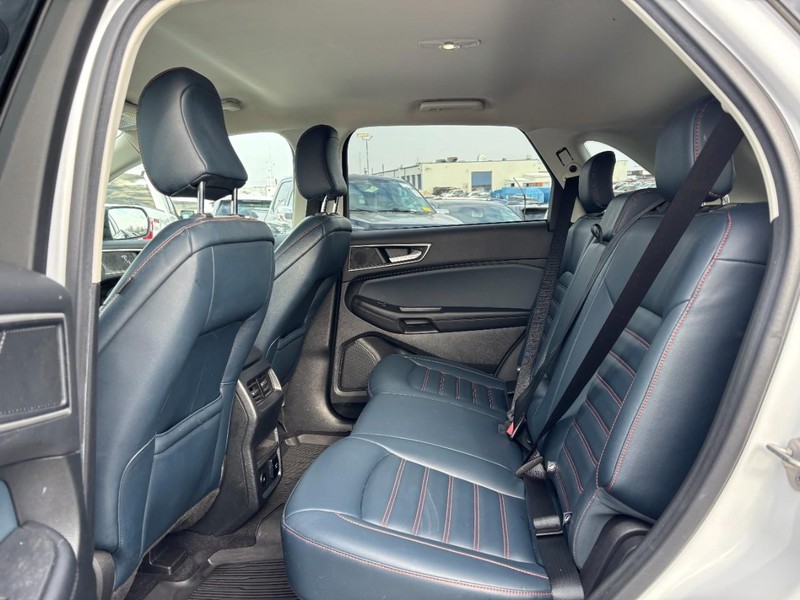 Ford Edge Vehicle Image 12