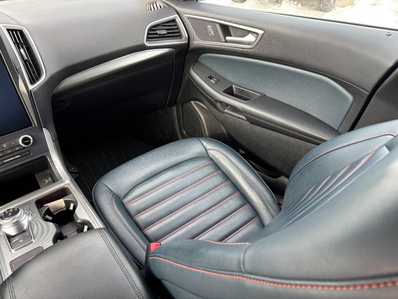 Ford Edge Vehicle Image 15