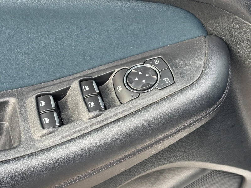 Ford Edge Vehicle Image 17