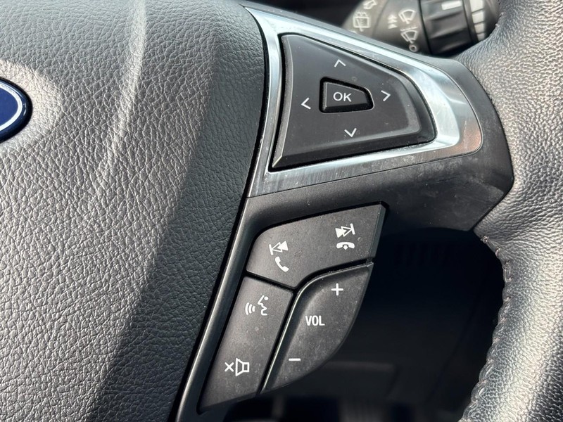 Ford Edge Vehicle Image 21