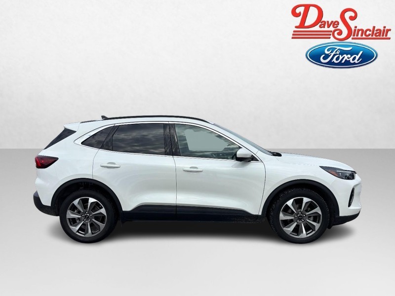 Ford Escape Vehicle Full-screen Gallery Image 05