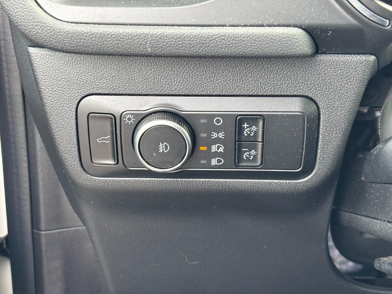 Ford Escape Vehicle Full-screen Gallery Image 18