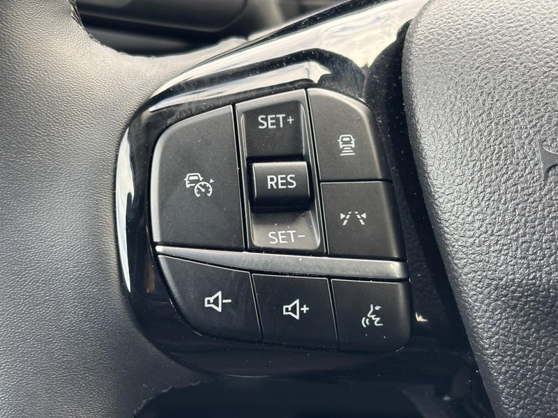 Ford Escape Vehicle Full-screen Gallery Image 19