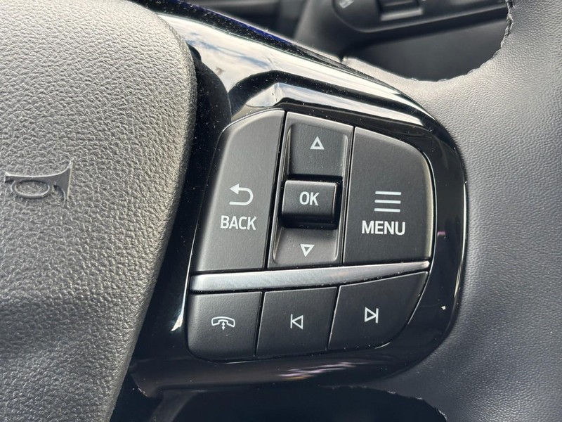 Ford Escape Vehicle Full-screen Gallery Image 21