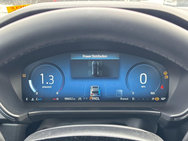 Ford Escape Vehicle Full-screen Gallery Image 22