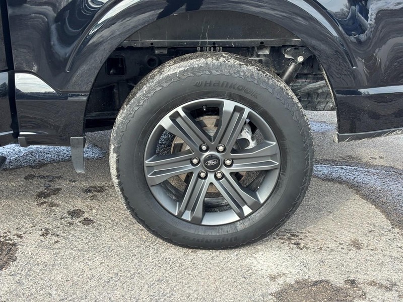 Ford F-150 Vehicle Full-screen Gallery Image 11