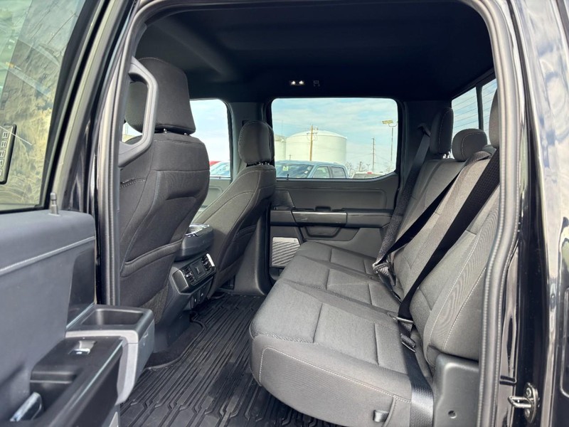 Ford F-150 Vehicle Full-screen Gallery Image 12