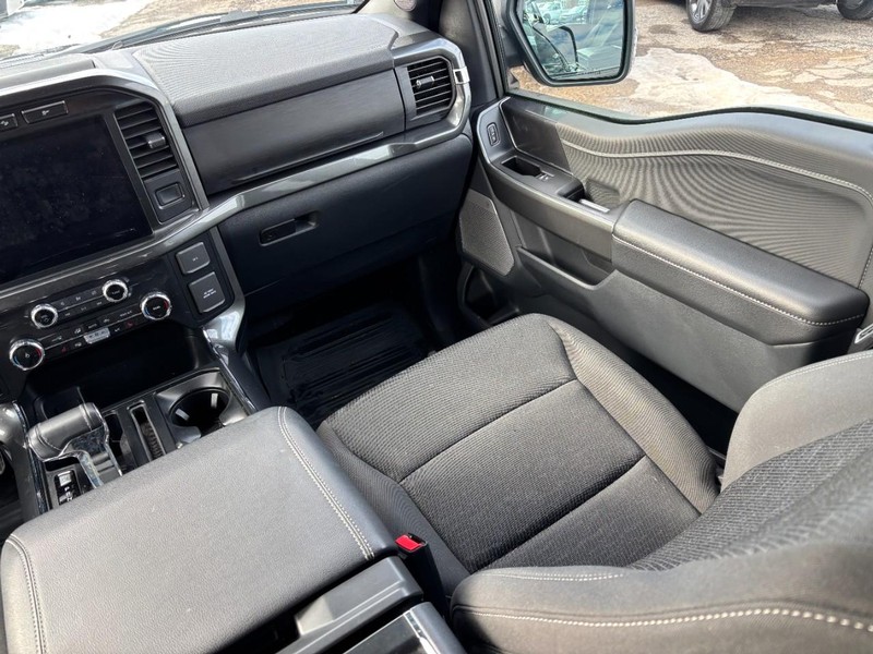 Ford F-150 Vehicle Full-screen Gallery Image 15