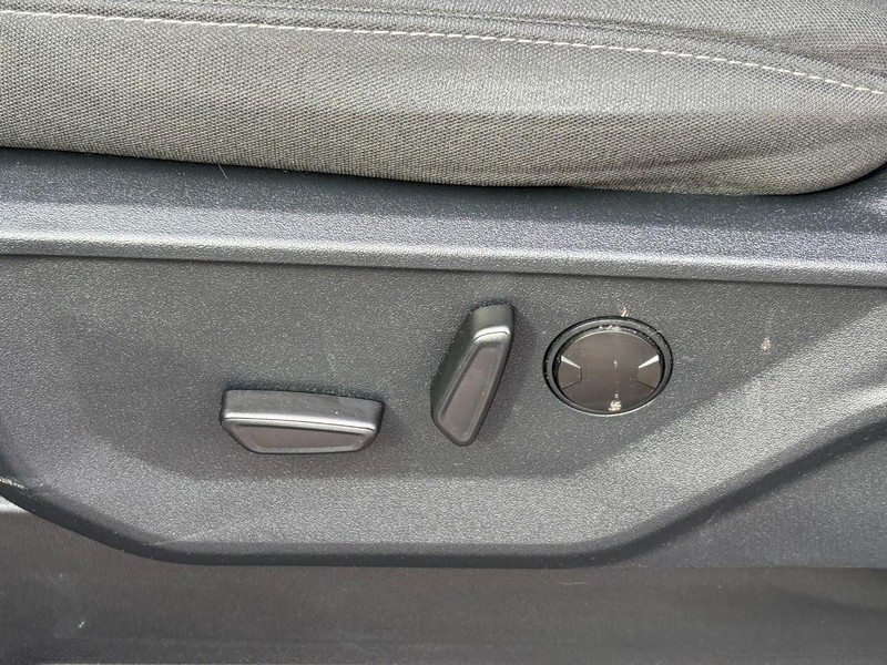 Ford F-150 Vehicle Full-screen Gallery Image 16