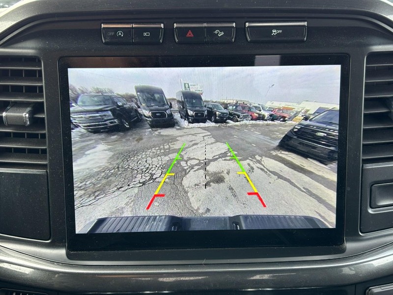 Ford F-150 Vehicle Full-screen Gallery Image 24