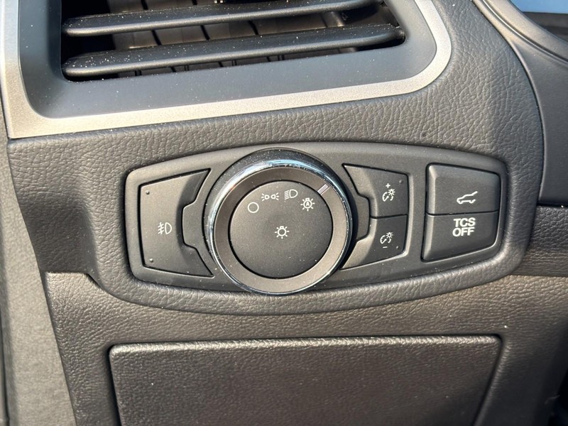 Ford Edge Vehicle Image 18