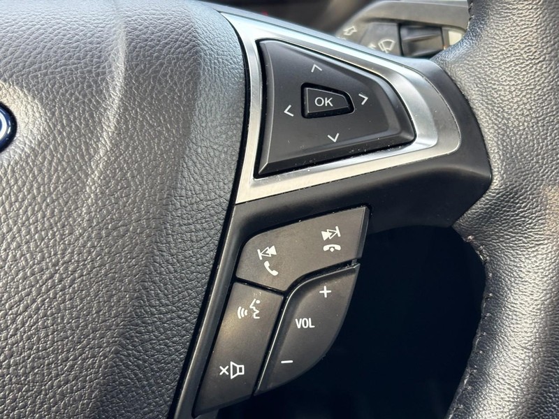 Ford Edge Vehicle Image 21