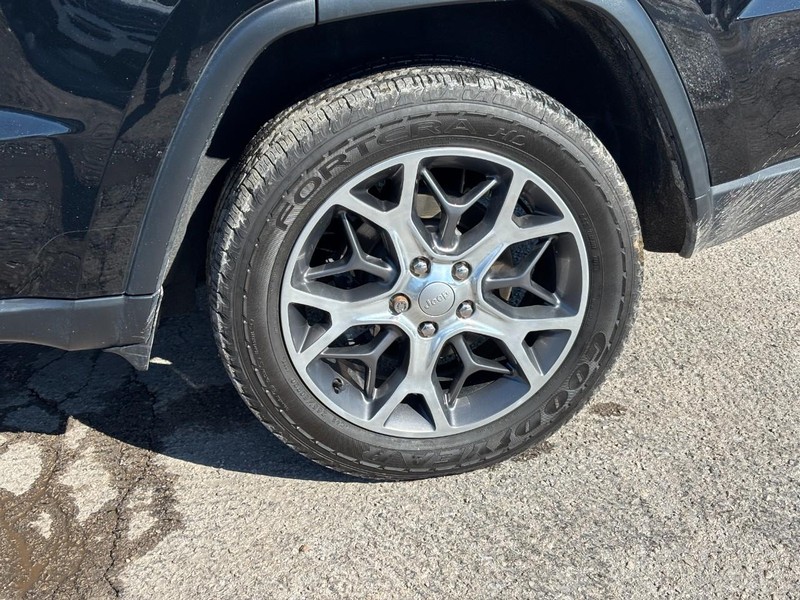 Jeep Grand Cherokee WK Vehicle Full-screen Gallery Image 11