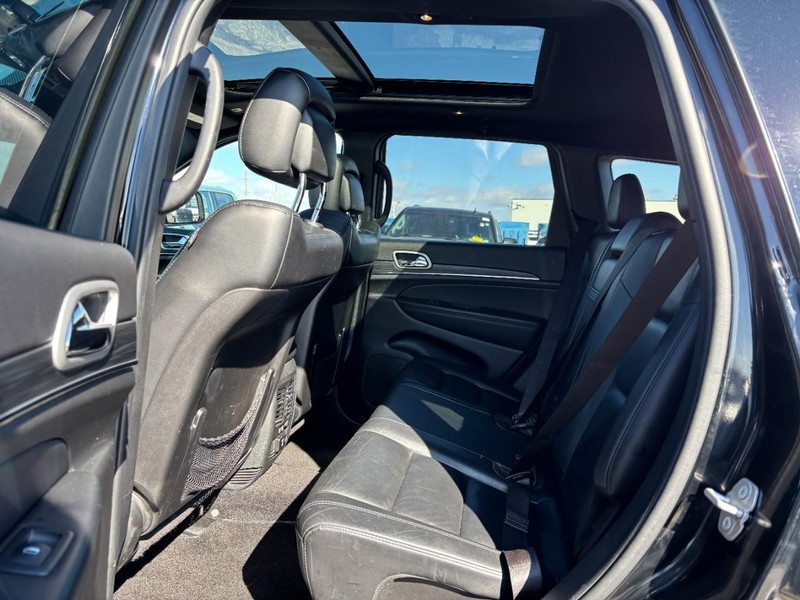 Jeep Grand Cherokee WK Vehicle Full-screen Gallery Image 12