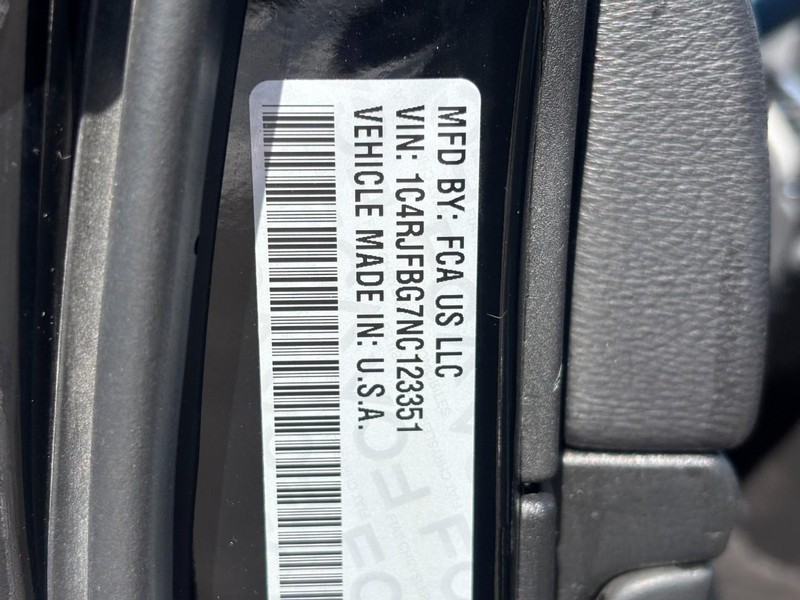 Jeep Grand Cherokee WK Vehicle Full-screen Gallery Image 25