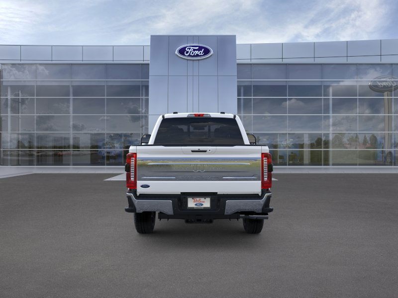 Ford Super Duty F-350 SRW Vehicle Full-screen Gallery Image 07