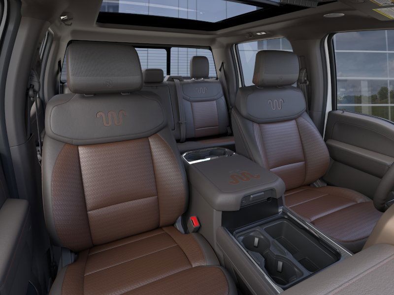 Ford Super Duty F-350 SRW Vehicle Full-screen Gallery Image 12