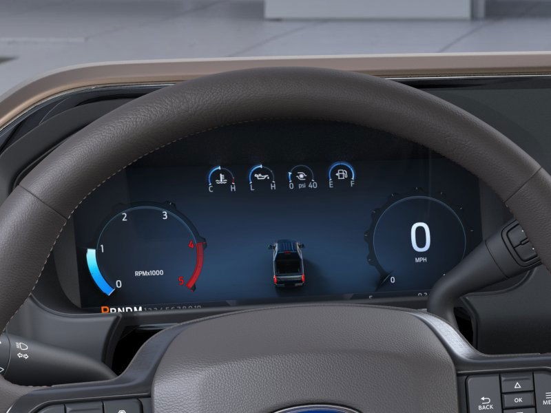 Ford Super Duty F-350 SRW Vehicle Full-screen Gallery Image 15