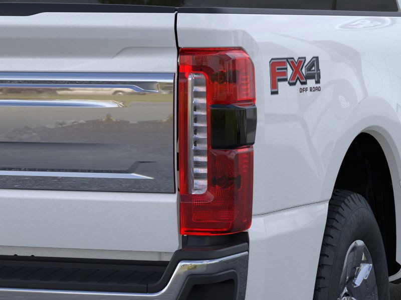 Ford Super Duty F-350 SRW Vehicle Full-screen Gallery Image 23