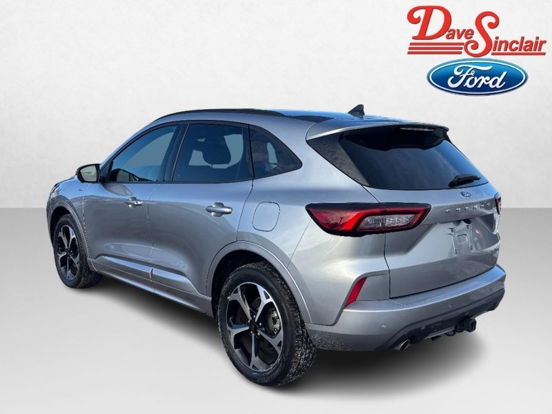 Ford Escape Vehicle Full-screen Gallery Image 09