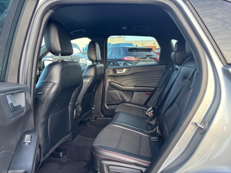 Ford Escape Vehicle Full-screen Gallery Image 12