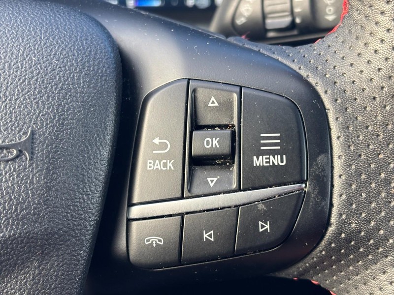 Ford Escape Vehicle Full-screen Gallery Image 21