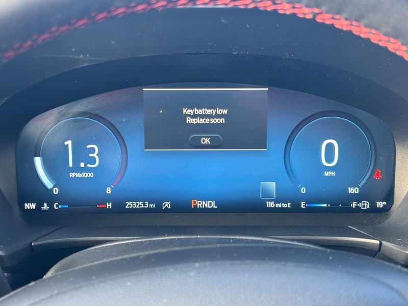 Ford Escape Vehicle Full-screen Gallery Image 22