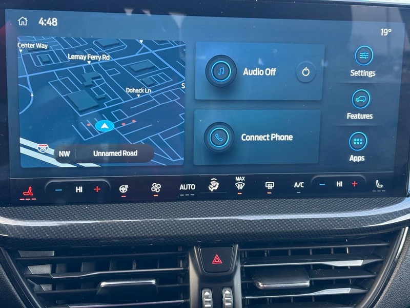 Ford Escape Vehicle Full-screen Gallery Image 23