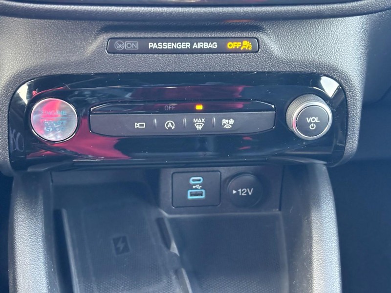 Ford Escape Vehicle Full-screen Gallery Image 25