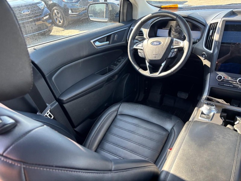 Ford Edge Vehicle Full-screen Gallery Image 13