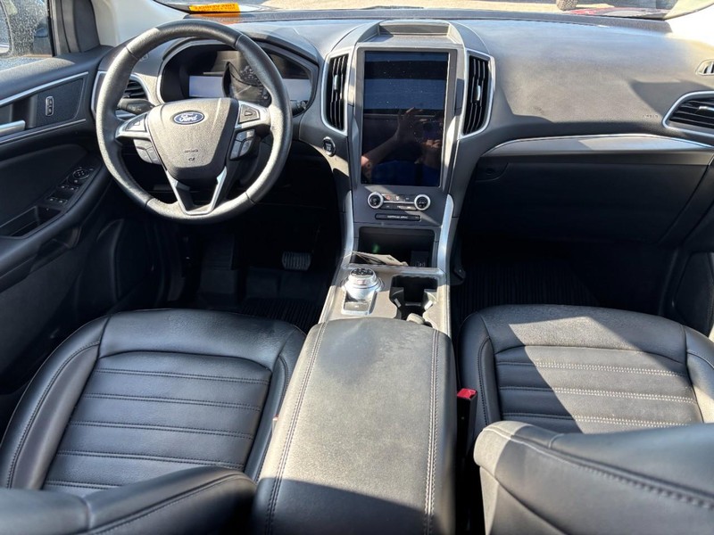 Ford Edge Vehicle Full-screen Gallery Image 14