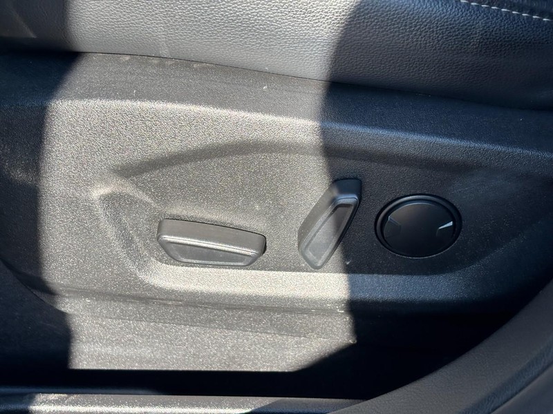 Ford Edge Vehicle Full-screen Gallery Image 16