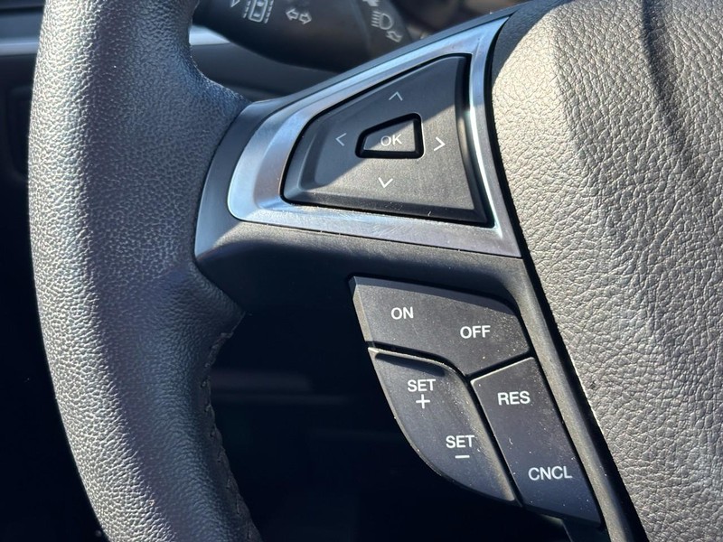 Ford Edge Vehicle Full-screen Gallery Image 19