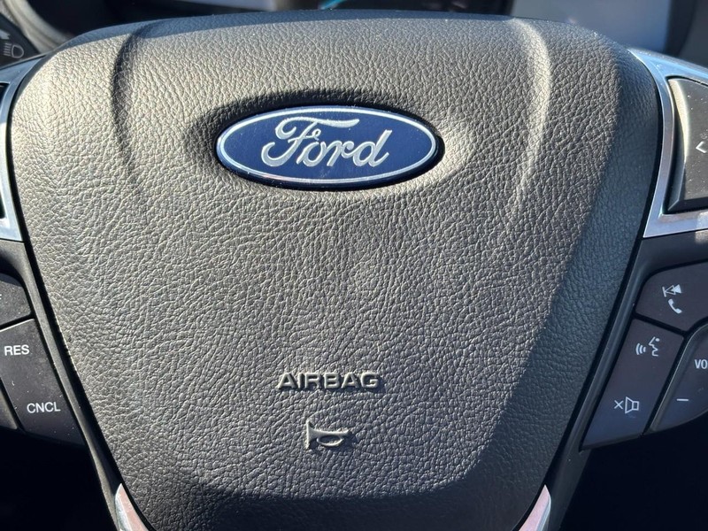 Ford Edge Vehicle Full-screen Gallery Image 20