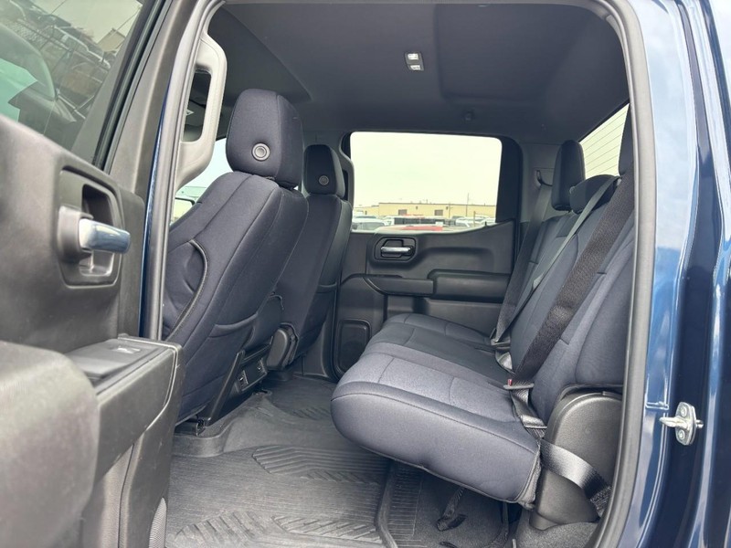 Chevrolet Silverado 1500 Vehicle Full-screen Gallery Image 12