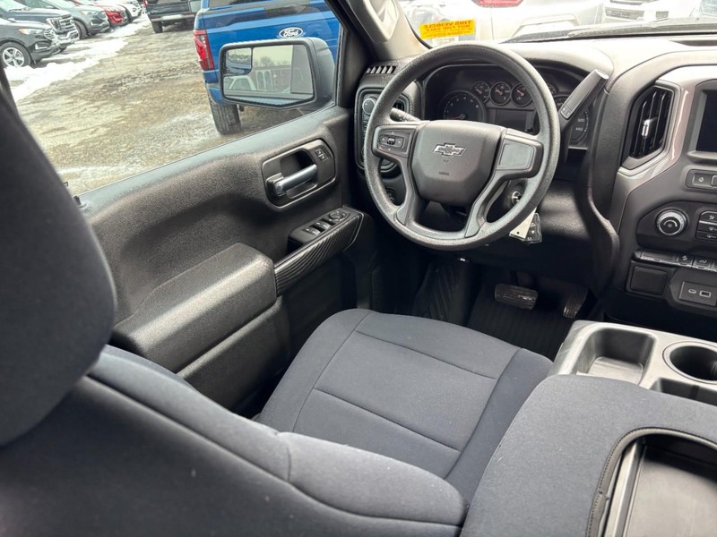 Chevrolet Silverado 1500 Vehicle Full-screen Gallery Image 13