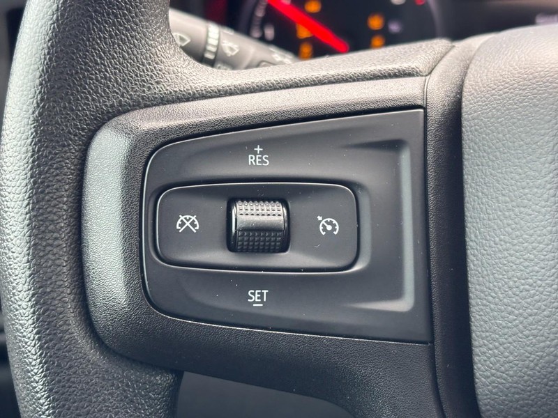 Chevrolet Silverado 1500 Vehicle Full-screen Gallery Image 19