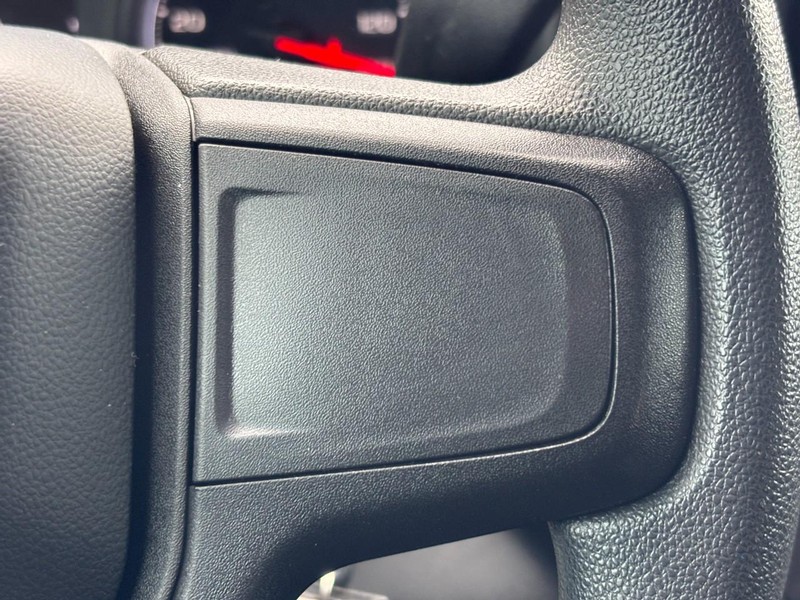 Chevrolet Silverado 1500 Vehicle Full-screen Gallery Image 21