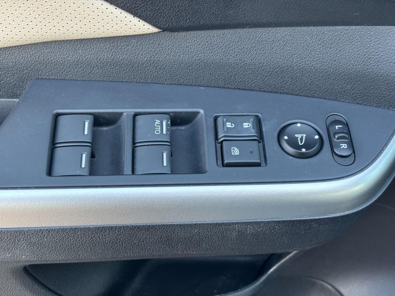 Honda CR-V Vehicle Full-screen Gallery Image 17