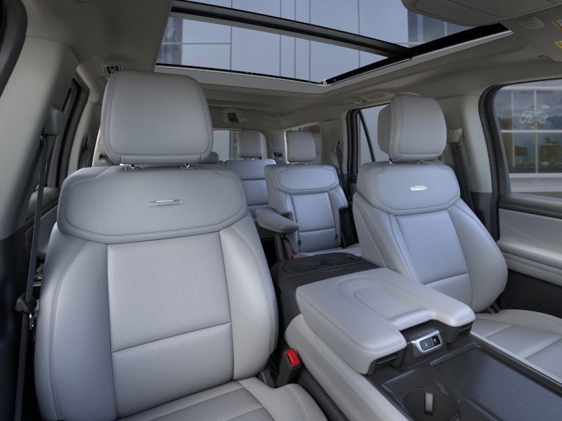 Ford Expedition Vehicle Full-screen Gallery Image 12