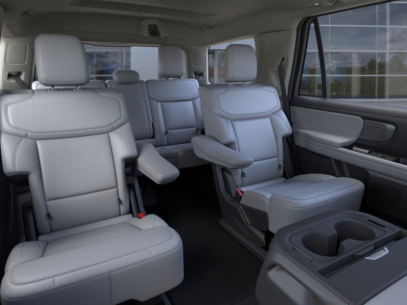Ford Expedition Vehicle Full-screen Gallery Image 13