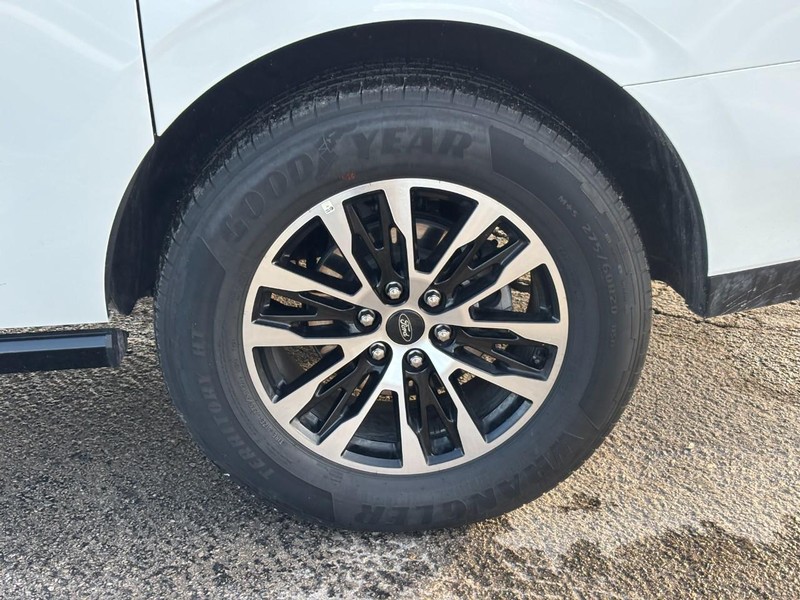 Ford Expedition Max Vehicle Image 11