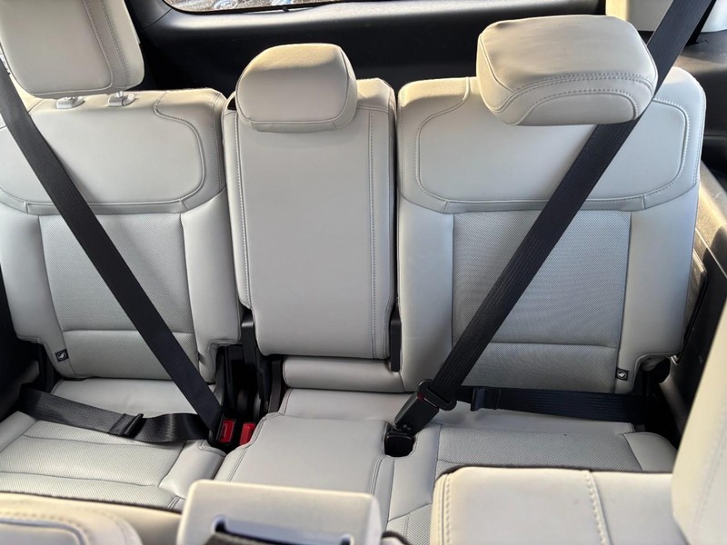 Ford Expedition Max Vehicle Image 12