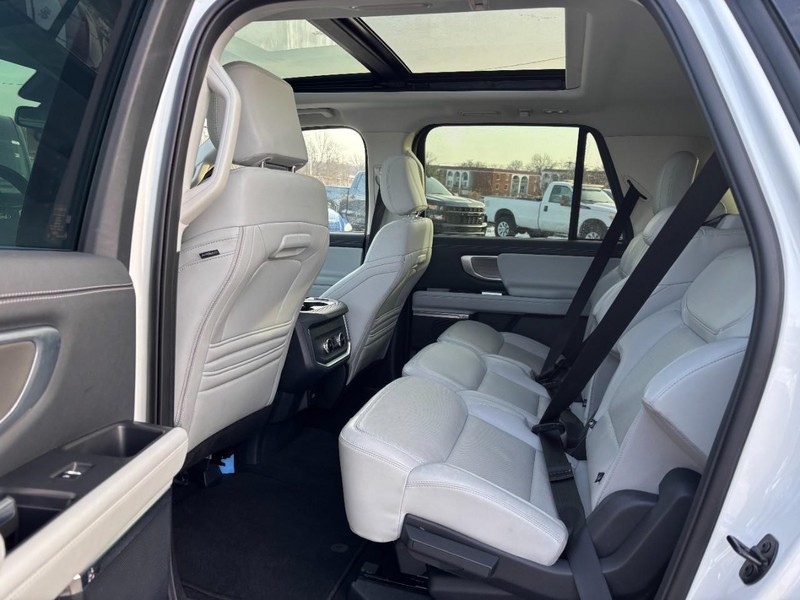 Ford Expedition Max Vehicle Image 13