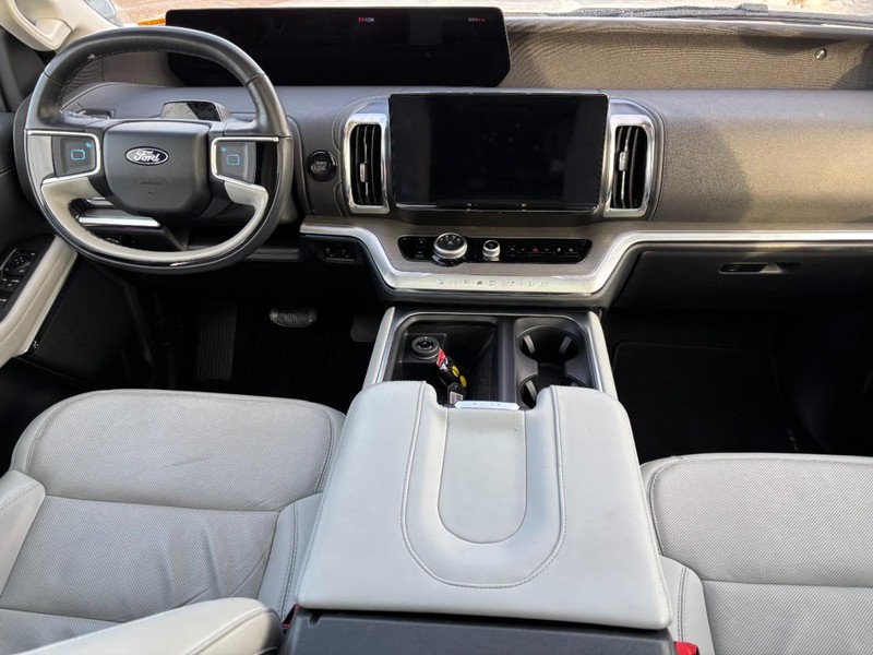 Ford Expedition Max Vehicle Image 15