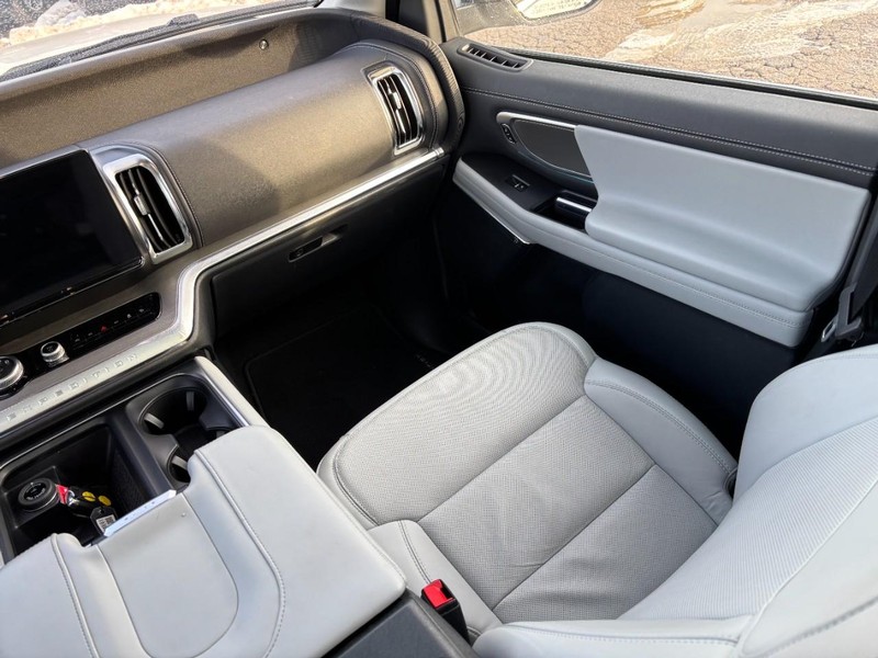 Ford Expedition Max Vehicle Image 16