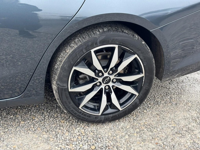 Chevrolet Malibu Vehicle Image 11